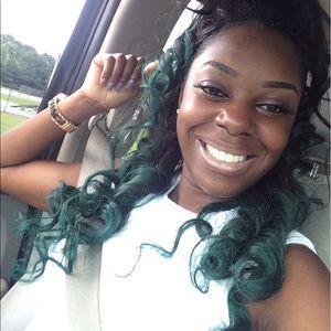 Meet your Posher, Shacoya